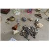 Image 5 : Ornament Clock, Collector Spoon and Small Fountain