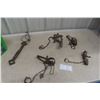 Image 1 : 4 x Traps and Old Wrenches