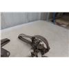 Image 3 : 4 x Traps and Old Wrenches