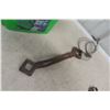 Image 6 : 4 x Traps and Old Wrenches