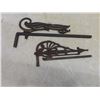 Image 4 : Antique Art Deco Cast-Iron Swing-Arm Curtain Rod Brackets