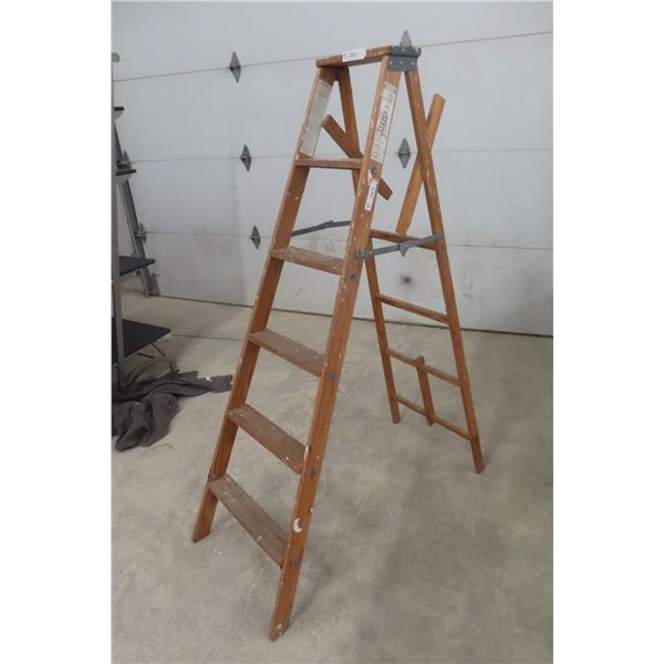 Wooden Step Ladder