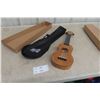 Image 1 : Mahalo MS1 Ukulele With Box