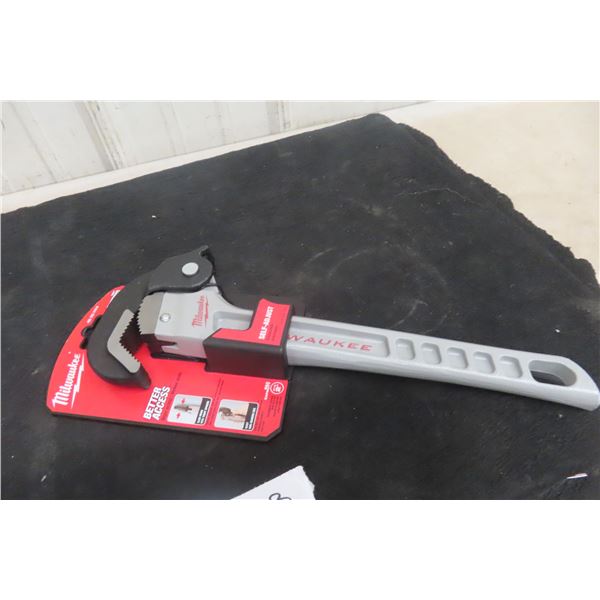 New Milwaukee 14" Self-Adjusting Pipe Wrench