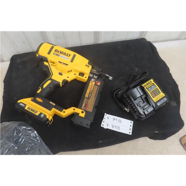 New DeWalt DCN680 20V 18-Gauge Brad Nailer With Battery and Charger