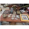 Image 1 : Room Décor Lot Including Picture Frames, Vases, and More