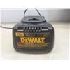 Image 8 : DeWalt 18V Cordless Tool Set: 1/4" Impact Driver, 1/2" Drill, Two Batteries, Charger, and Hard Case