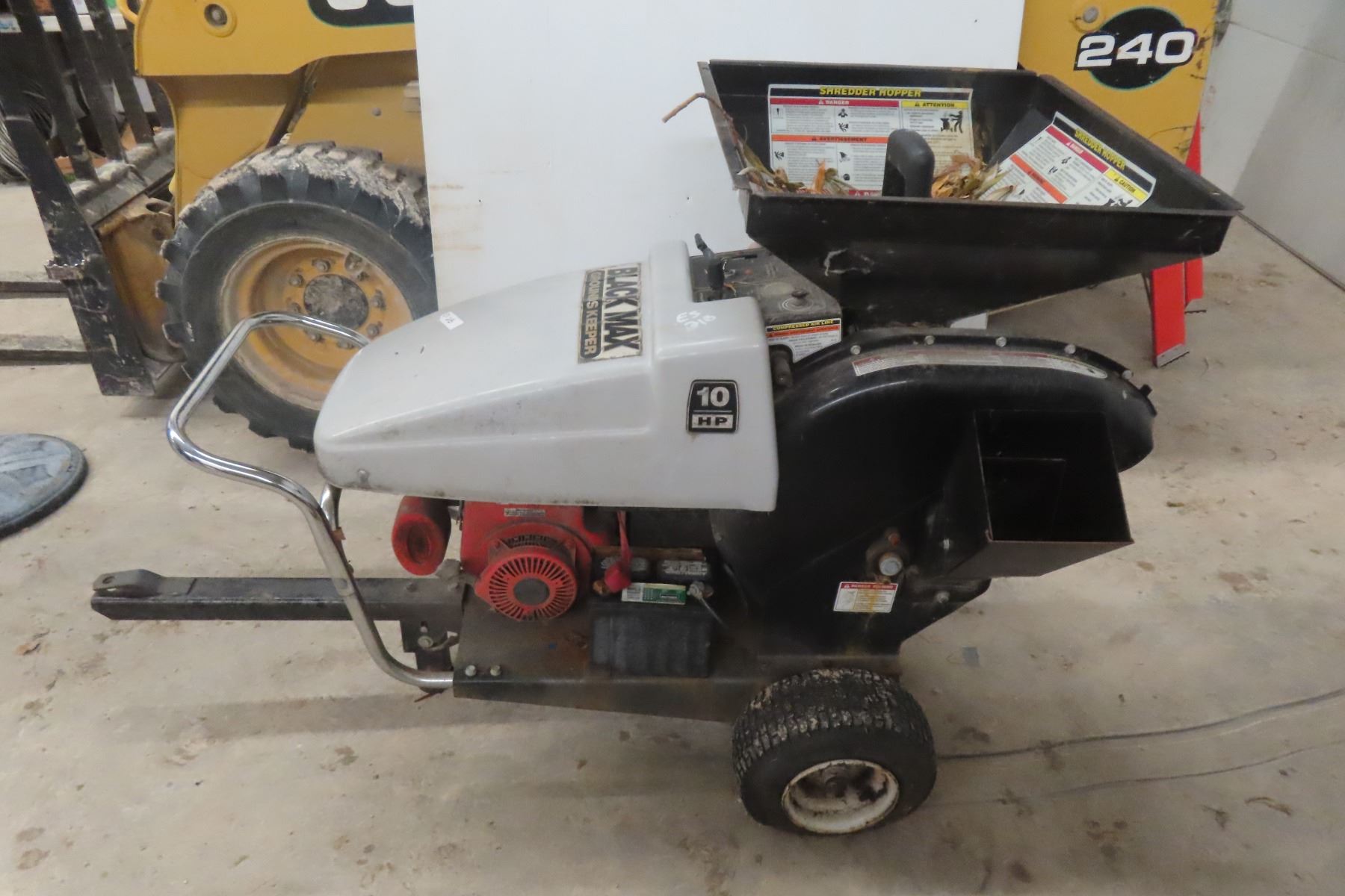 Max Chipper Black Max 10HP Chipper/Shredder w/ Elec Start - Has Compression - Needs ...