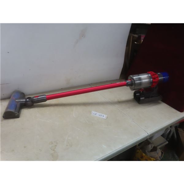 Dyson V7 Slim Cordless Vac with Wall Mount Charger