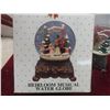 Image 5 : Musical Snow Globe