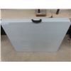 Image 4 : Poly Fold-Up Banquet Table 72" x 30"