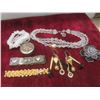 Image 6 : Assorted Vintage Jewellery