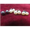 Image 14 : Vintage Pearl-Style Jewellery