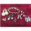 Image 9 : Vintage Pearl-Style Jewellery