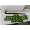 Image 1 : Jared Avenue Two-Sided Street Sign with Bracket, 16" x 36"