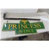 Image 3 : Jared Avenue Two-Sided Street Sign with Bracket, 16" x 36"