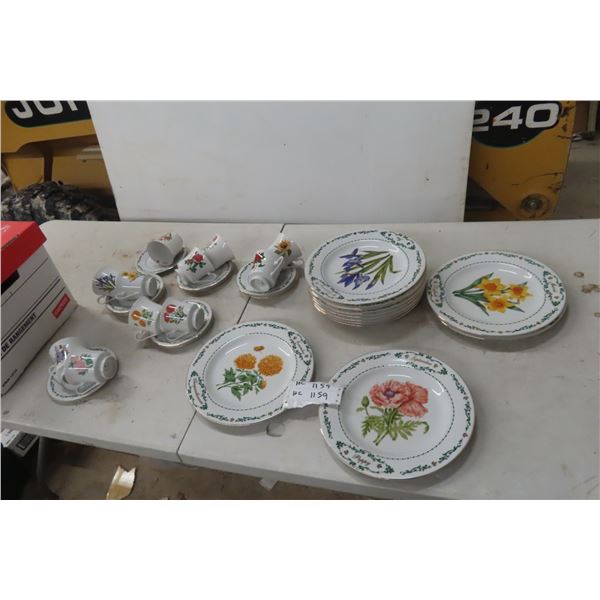 Dinner Set with Popolose Square Plates and Cups, Flower Pattern