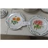 Image 3 : Dinner Set with Popolose Square Plates and Cups, Flower Pattern