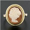 Image 5 : Vintage Solid 18k Yellow Gold Bezel Set Oval Carved Shell Cameo Petite Ring
