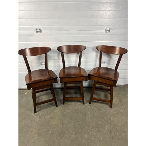 Swivelling Bar Chairs