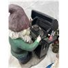 Image 6 : Gnome & Garden Decor