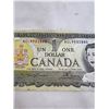 Image 9 : Vintage Canadian 1 & 2 Dollar Bills