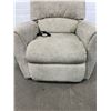 Image 2 : La-Z-Boy Power Lift Recliner