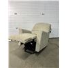Image 6 : La-Z-Boy Power Lift Recliner
