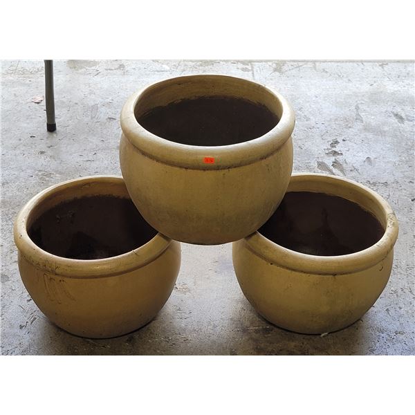 3 Terracotta Planters