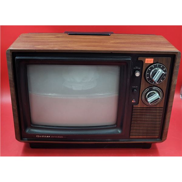VTG Quasar TV w/ Woodgrain Finish