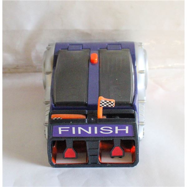 HOT WHEELS 2004 CAR RETRACTABLE TRACK LAUNCHER