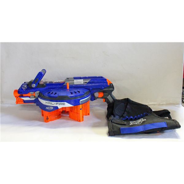 NERF HAILFIRE BLASTER W/VEST, 6 CLIPS & DARTS