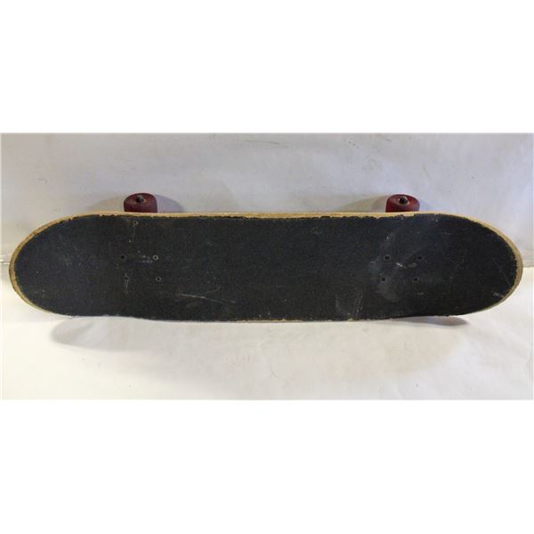 SKATEBOARD WITH TRUCKS