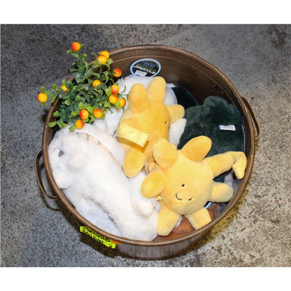 METAL BUCKET WITH VARIOUS STUFFIES ETC