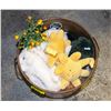 Image 1 : METAL BUCKET WITH VARIOUS STUFFIES ETC