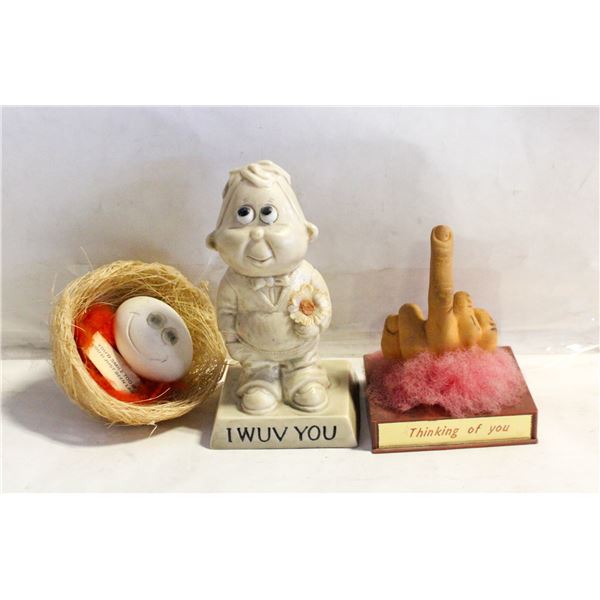 VINTAGE NOVELTY TABLE DECOR ITEMT