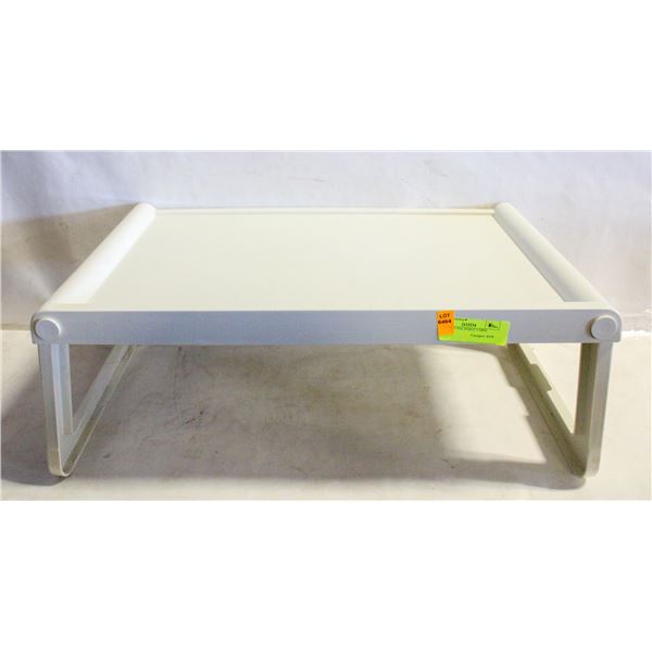 PORTABLE FOLDABLE TABLE