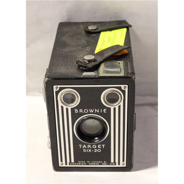 ANTIQUE KODAK BROWNIE CAMERA