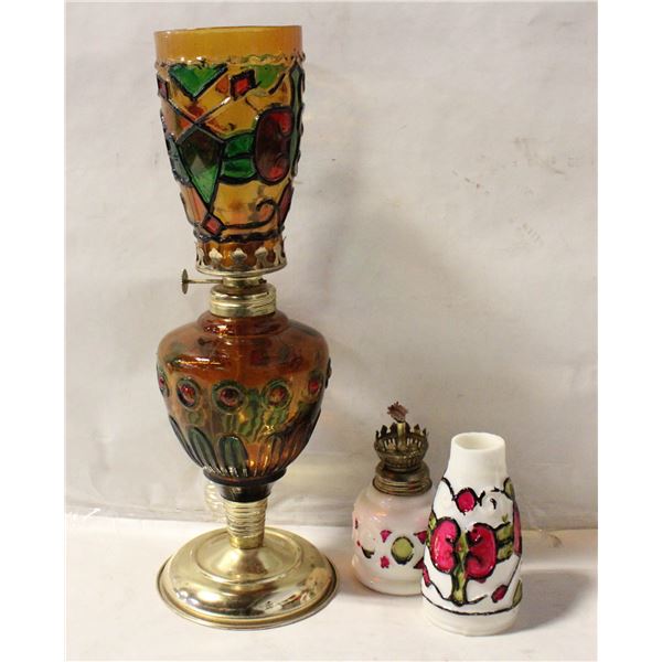 2 COLORED CAROSENE LAMPS
