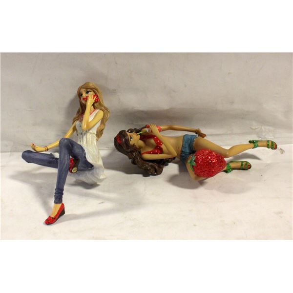 LOT OF TWO ANIME TABLE TOP FIGURE