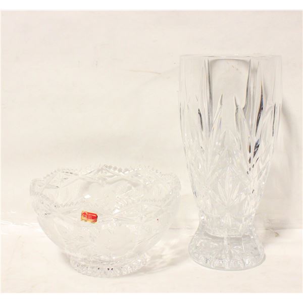 HEAVY PINWHEEL CRYSTAL VASE SOLD WITH LEAD CRYSTAL