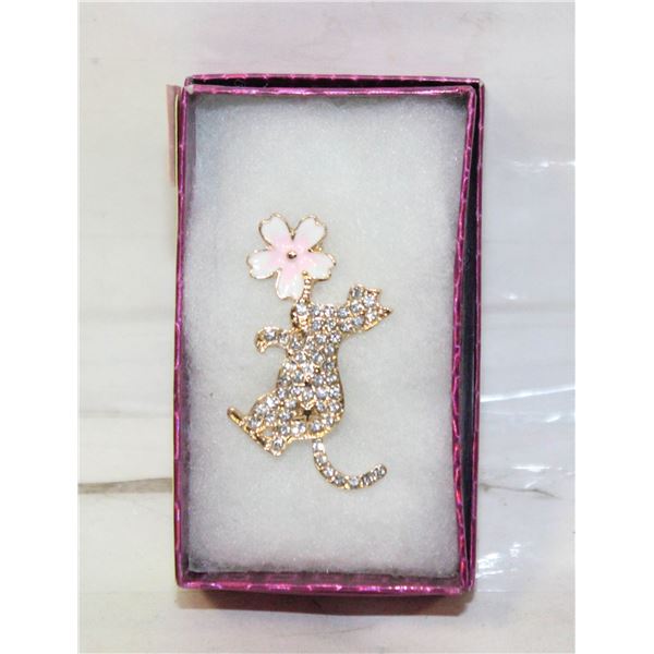 NEW CAT BROOCH PINK FLORAL ACCENT