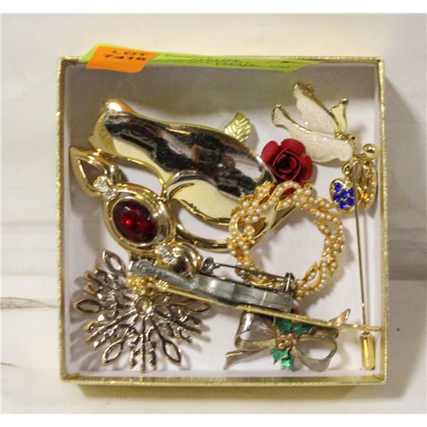VINTAGE BROOCHES ALL TOGETHER IN BOX-ESTATE