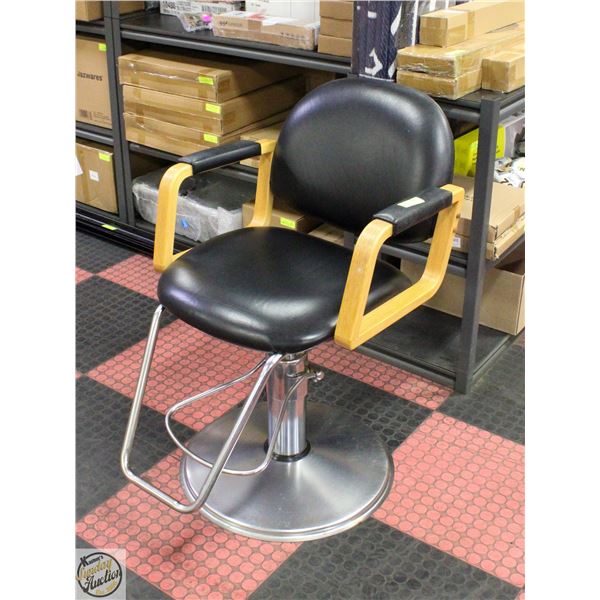 BLACK LEATHER/WOOD AND CHROME HYDRAULIC