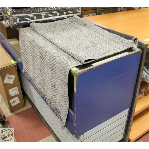 OFF THE LOOM RUNNER RUG 2FT 6" X 6FT 4"