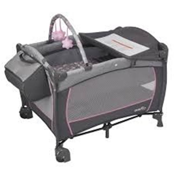 BRAND NEW EVENFLO PORTABLE BABY SUITE DLX PLAYARD