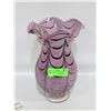 Image 1 : HAND BLOWN ART GLASS VASE FEATURING PULLED FEATHER