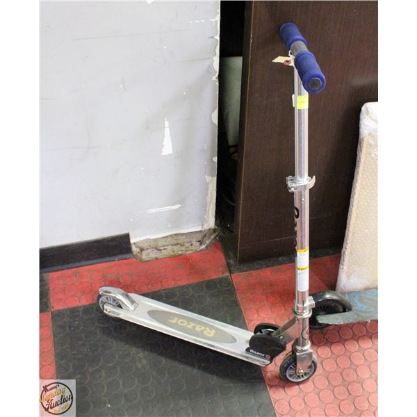 POLICE SEIZURE: RAZOR SCOOTER