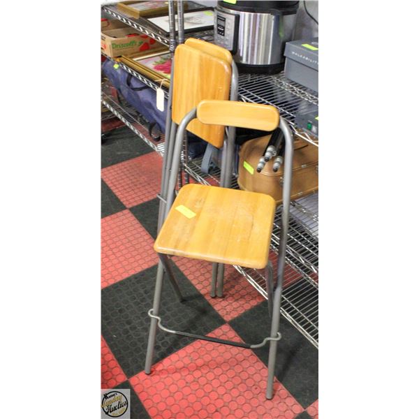 2 FOLDING BAR STOOL WITH BACK
