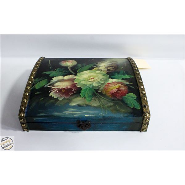DECORATED HANDPAINTED LACQUER JEWELRY BOX